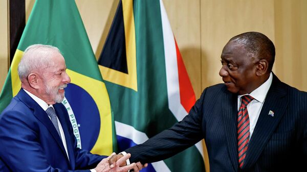 Presidente da República, Luiz Inácio Lula da Silva, durante reunião bilateral com o Presidente da República da África do Sul, Cyril Ramaphosa. Centro de Convenções de Sandton, Joanesburgo, África do Sul, 21 de novembro de 2025. - Sputnik Brasil