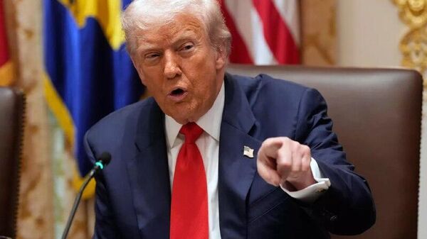 ‼ 'Ele tem que gostar disso': Trump pressiona Zelensky para aprovar o plano de paz dos EUA - Sputnik Brasil
