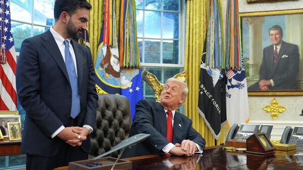 Prefeito eleito de Nova York, Zohran Mamdani, durante encontro com o presidente Donald Trump na Casa Branca. 21 de novembro de 2025 - Sputnik Brasil