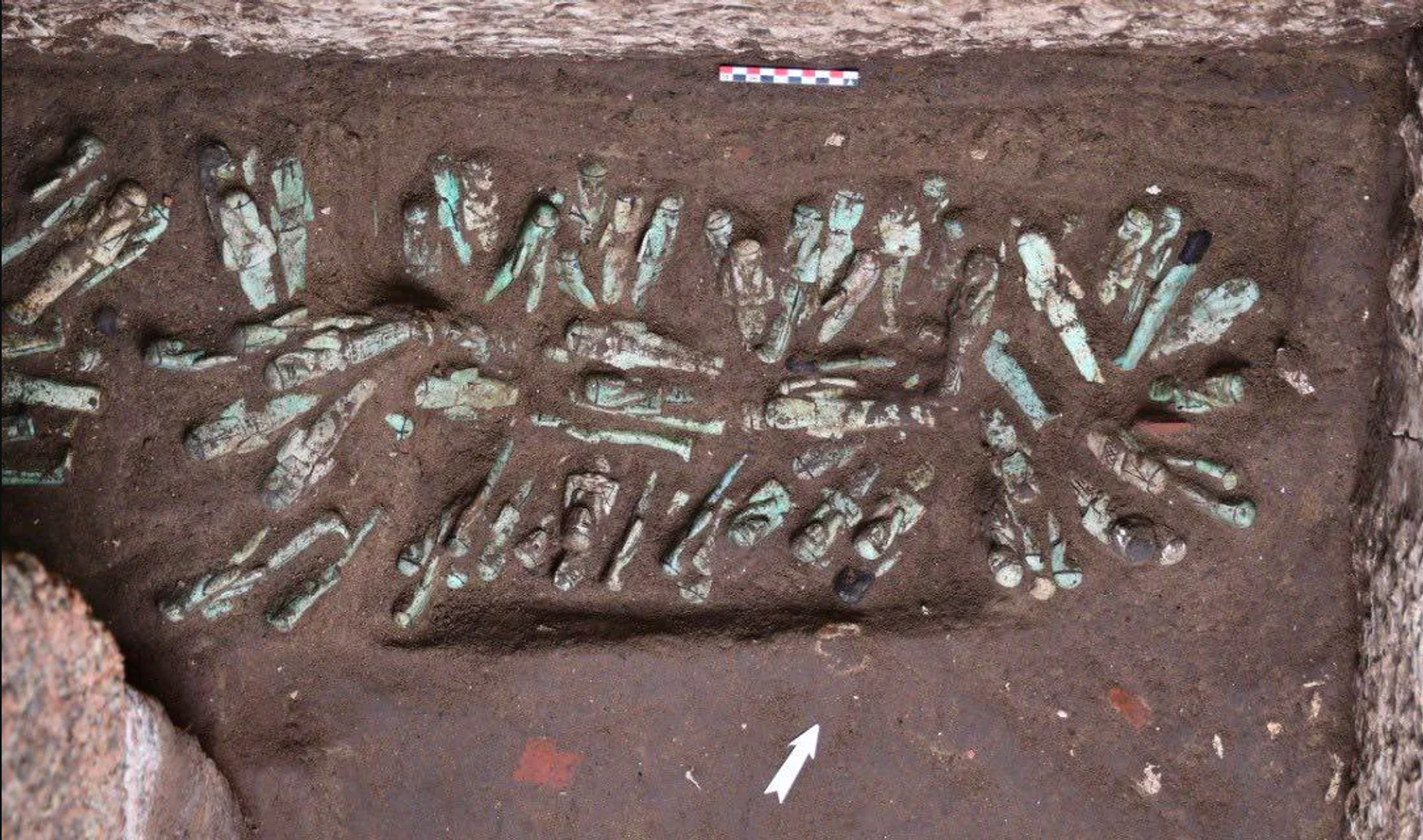 225 estatuetas ushabti pertencentes ao rei Sheshonq III