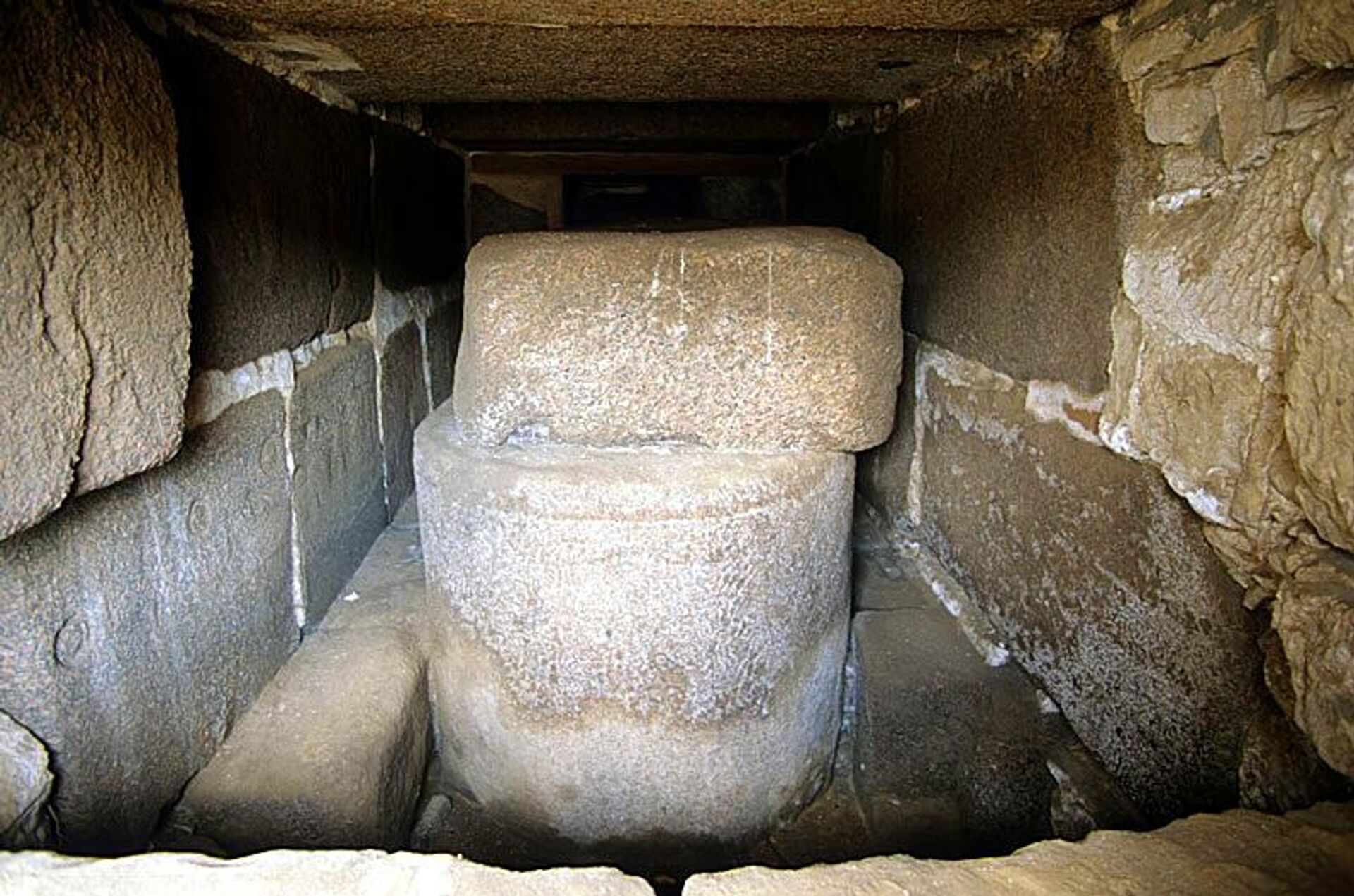 Sarcófago de Osorkon II. do Cemitério Real, San el-Hagar, Egito