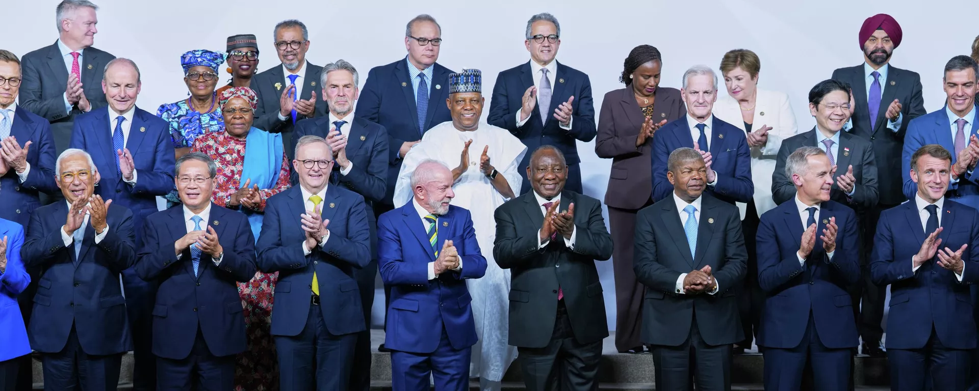 Líderes de Estado posam para fotos juntos no G20, em Joanesburgo, na África do Sul, em novembro de 2025 - Sputnik Brasil, 1920, 22.11.2025