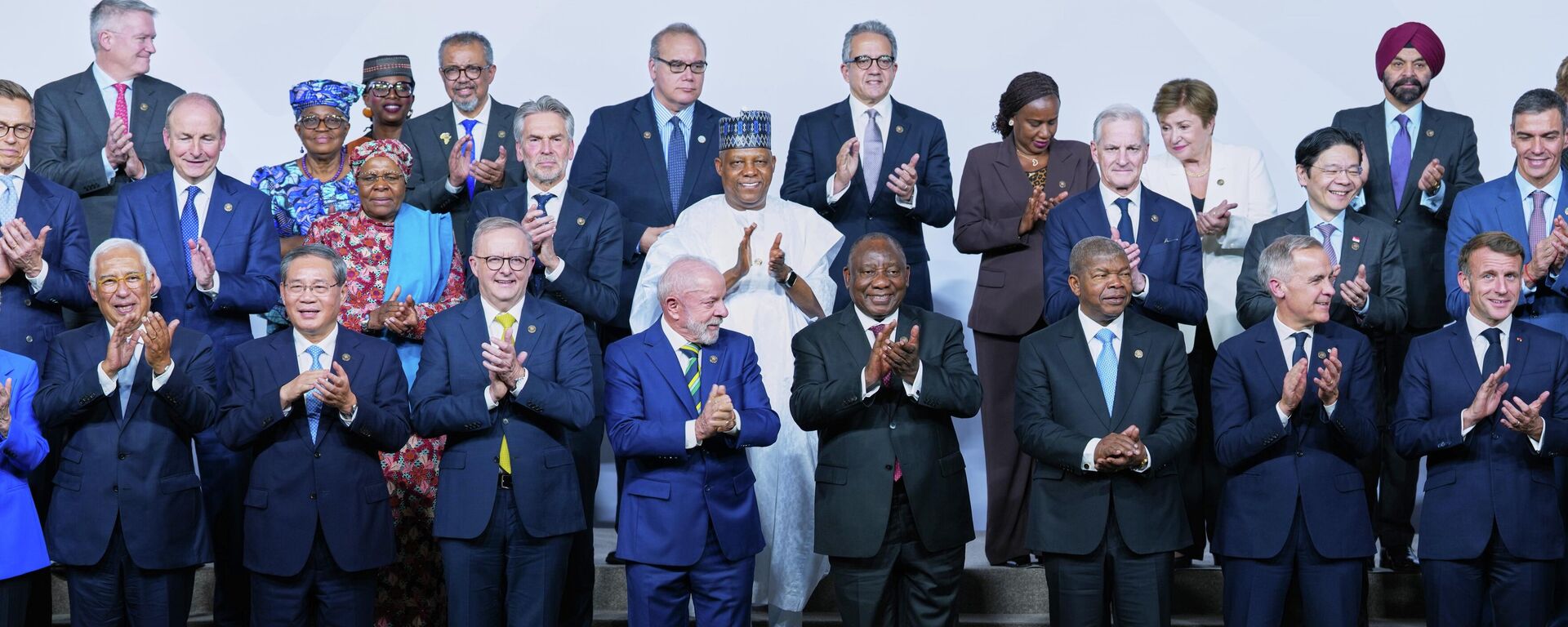 Líderes de Estado posam para fotos juntos no G20, em Joanesburgo, na África do Sul, em novembro de 2025 - Sputnik Brasil, 1920, 22.11.2025