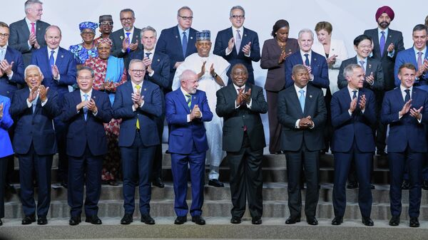 Líderes de Estado posam para fotos juntos no G20, em Joanesburgo, na África do Sul, em novembro de 2025 - Sputnik Brasil