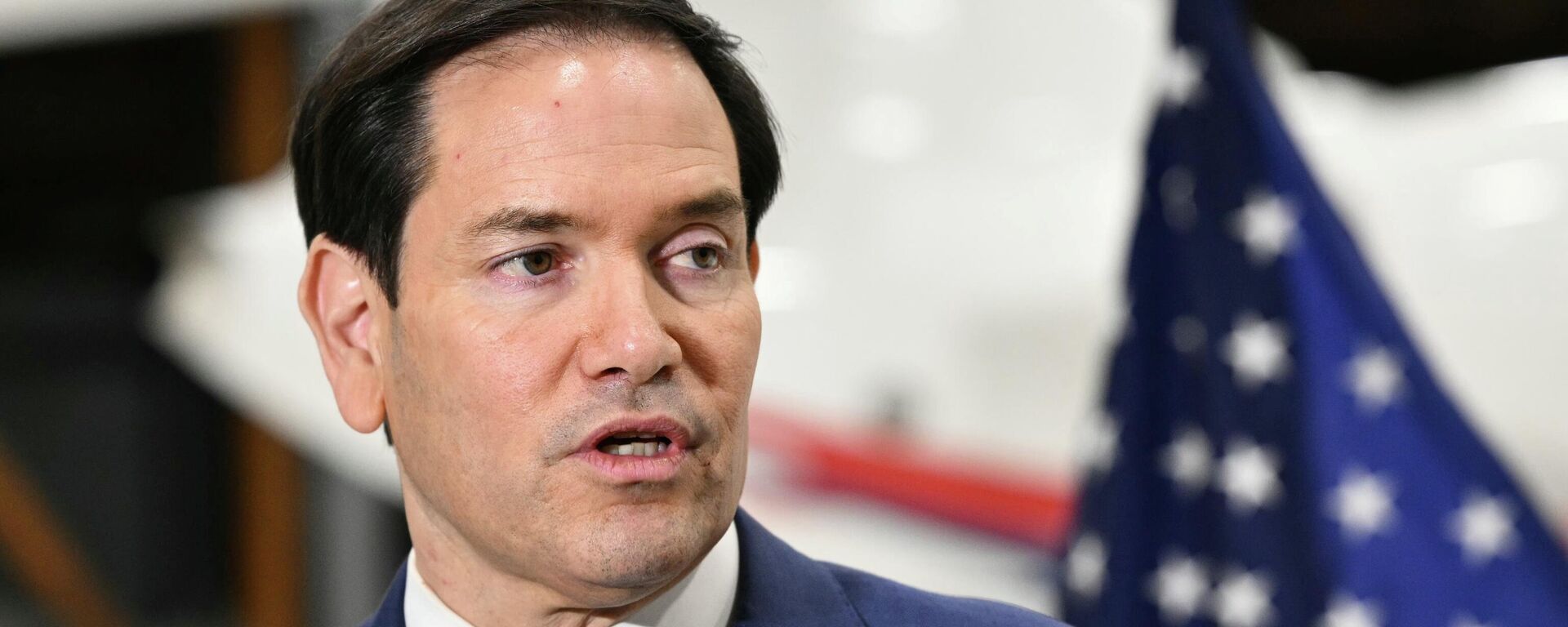 Marco Rubio conversa com jornalistas após a reunião dos ministros das Relações Exteriores do G7, em Ontário. Canadá, 12 de novembro de 2025 - Sputnik Brasil, 1920, 23.11.2025