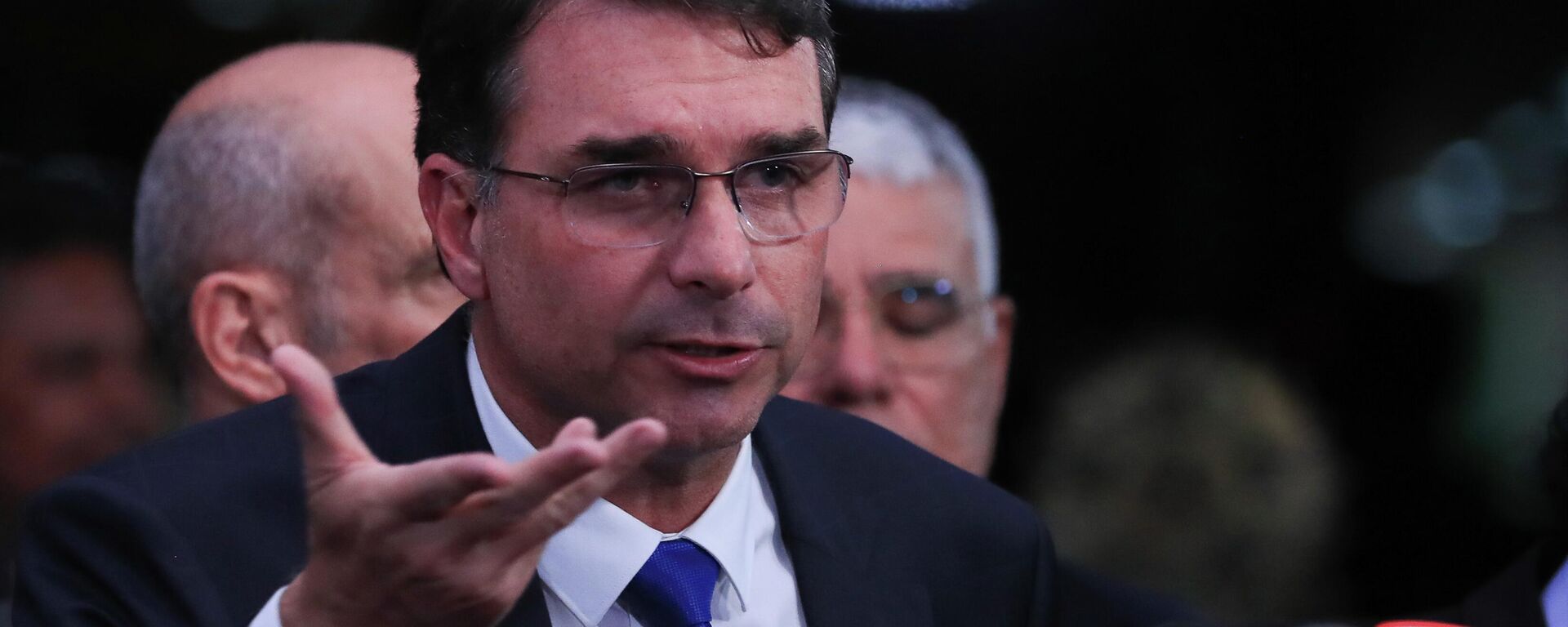 O senador Flávio Bolsonaro (PL-RJ) e parlamentares da oposição durante coletiva a imprensa para falar sobre a condenação no Supremo Tribunal Federal (STF), Brasília, 9 de setembro de 2025 - Sputnik Brasil, 1920, 25.11.2025