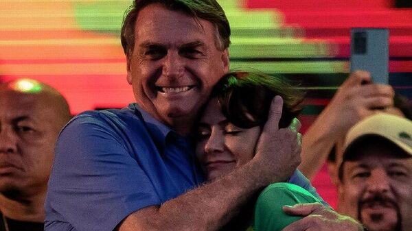 Reunião do PL pós-prisão de Bolsonaro tem choro de Michelle e mal-estar com Flávio - Sputnik Brasil