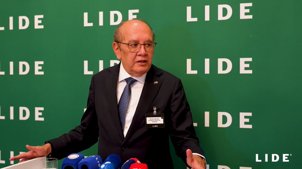 O ministro do Supremo Tribunal Federal (STF) Gilmar Mendes durante coletiva de imprensa em Roma, na Itália, em novembro de 2025 - Sputnik Brasil