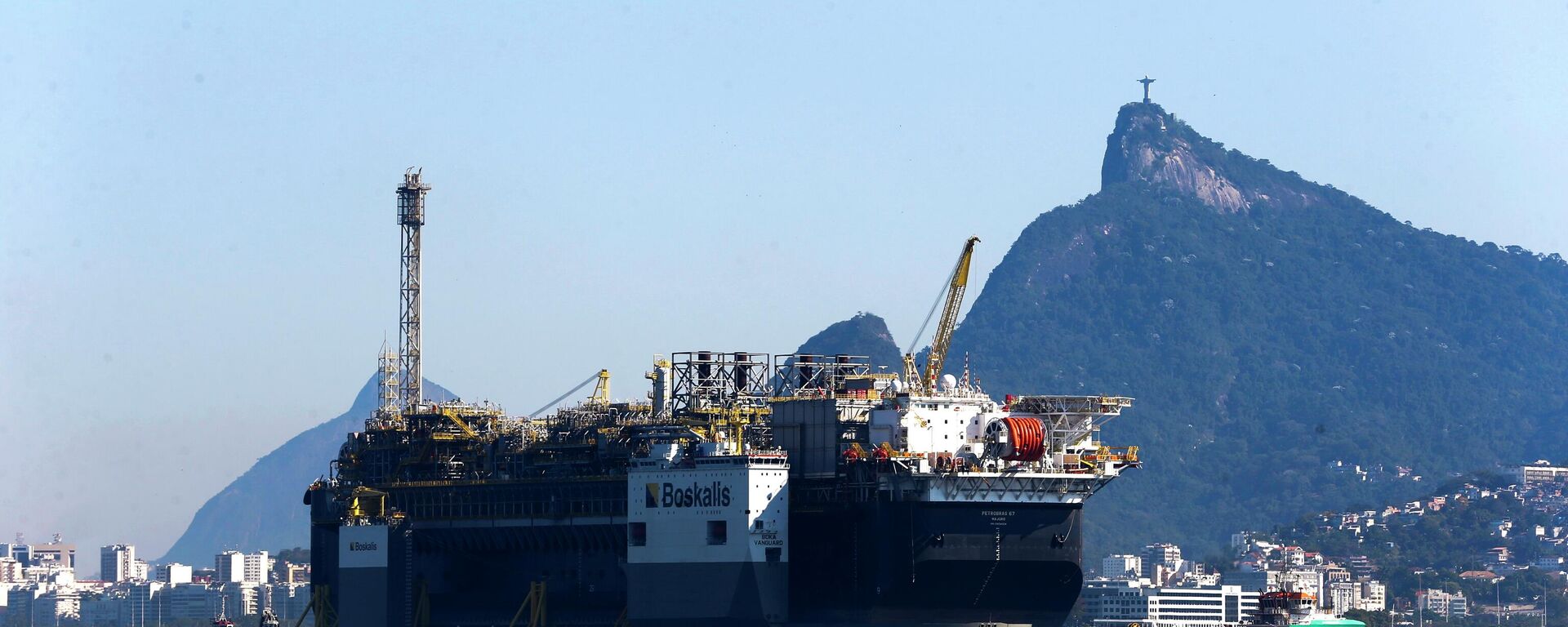 A Petrobras anunciou a chegada da plataforma de petróleo, P-67, ancorada na Baía de Guanabara, destinada ao Sistema de Produção do Campo de Lula, no pré-sal da Bacia de Santos, 19 de julho de 2018 - Sputnik Brasil, 1920, 26.11.2025