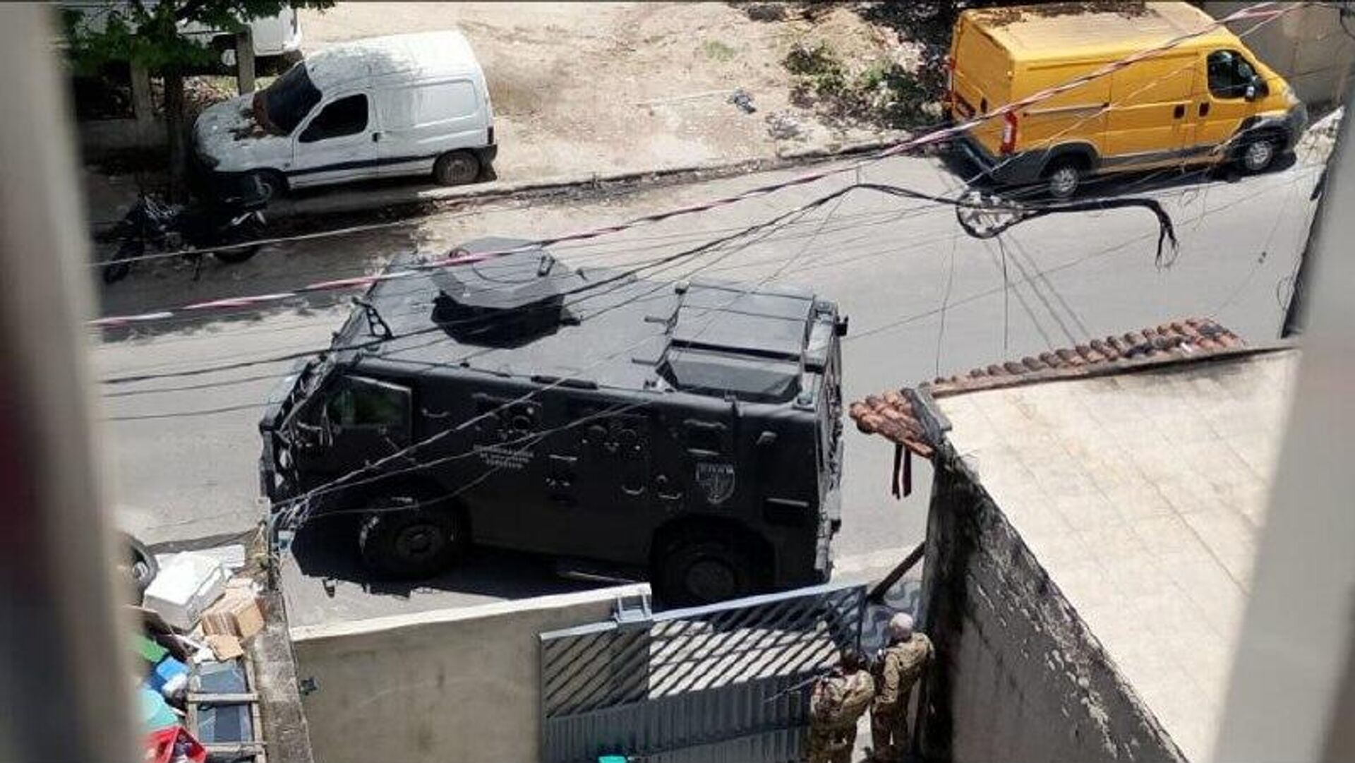 ‍ Confronto na Maré deixa criança baleada e fecha Linha Amarela