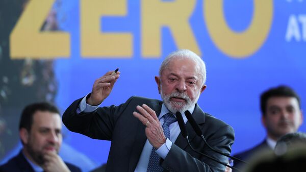 Presidente Luiz Inácio Lula da Silva (PT) sanciona lei que institui a isenção do imposto de renda para quem recebe até R$ 5 mil. Brasília, 26 de novembro de 2025 - Sputnik Brasil