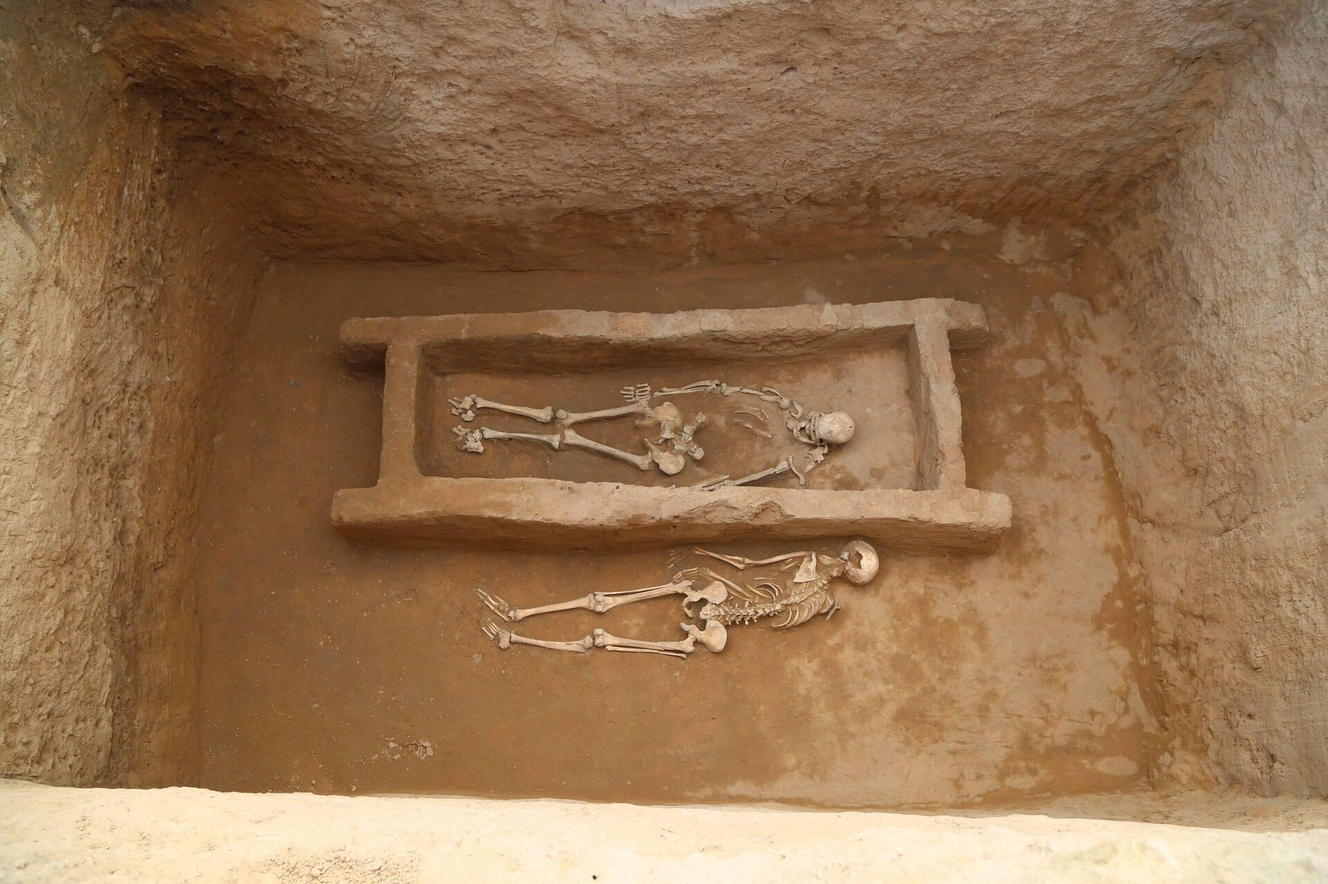 Um túmulo de uma vítima sacrificada - Sputnik Brasil, 1920, 30.11.2025