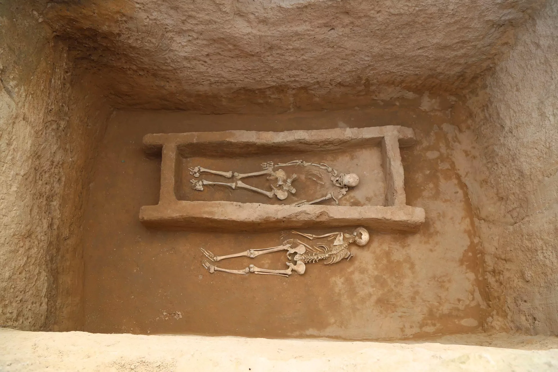 Um túmulo de uma vítima sacrificada - Sputnik Brasil, 1920, 30.11.2025