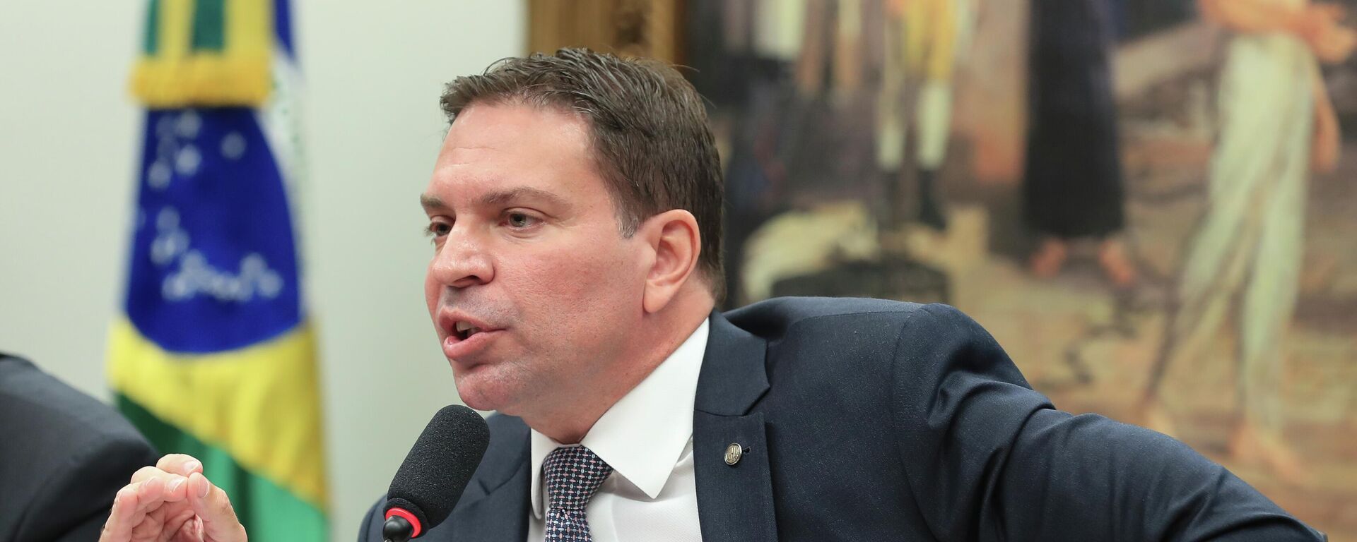 Reunião da Comissão de Constituição e Justiça e de Cidadania (CCJ) da Câmara para votar requerimento que pede a suspensão de ação penal contra o deputado Alexandre Ramagem, em maio de 2025 - Sputnik Brasil, 1920, 01.12.2025