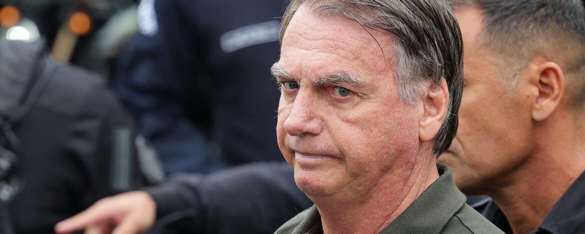 O ex-presidente Jair Bolsonaro durante visita a hospital em Brasília (DF) - Sputnik Brasil, 1920, 01.12.2025