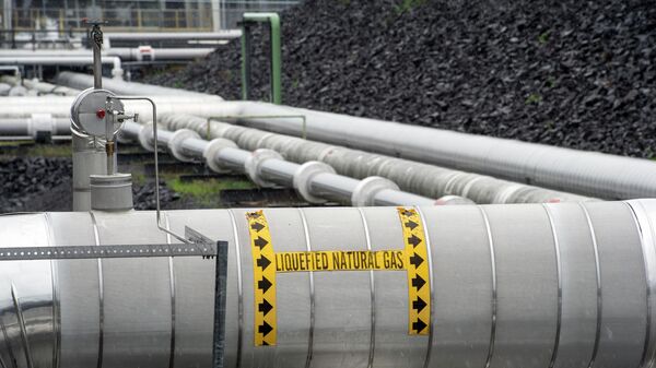 Tubulação para transporte de gás natural liquefeito  - Sputnik Brasil