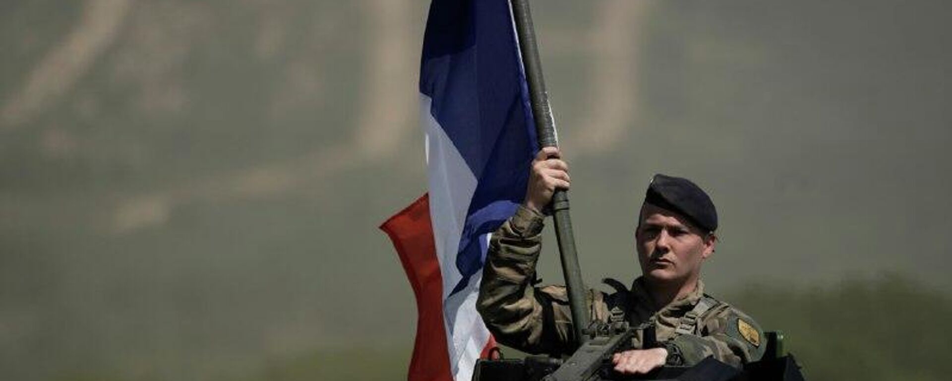 🪖 França busca envolvimento direto no conflito ucraniano, alerta inteligência russa - Sputnik Brasil, 1920, 02.12.2025