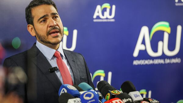 O ministro da Advocacia-Geral da União (AGU), Jorge Messias, em declaração à imprensa em Brasília, 1º de julho de 2025 - Sputnik Brasil