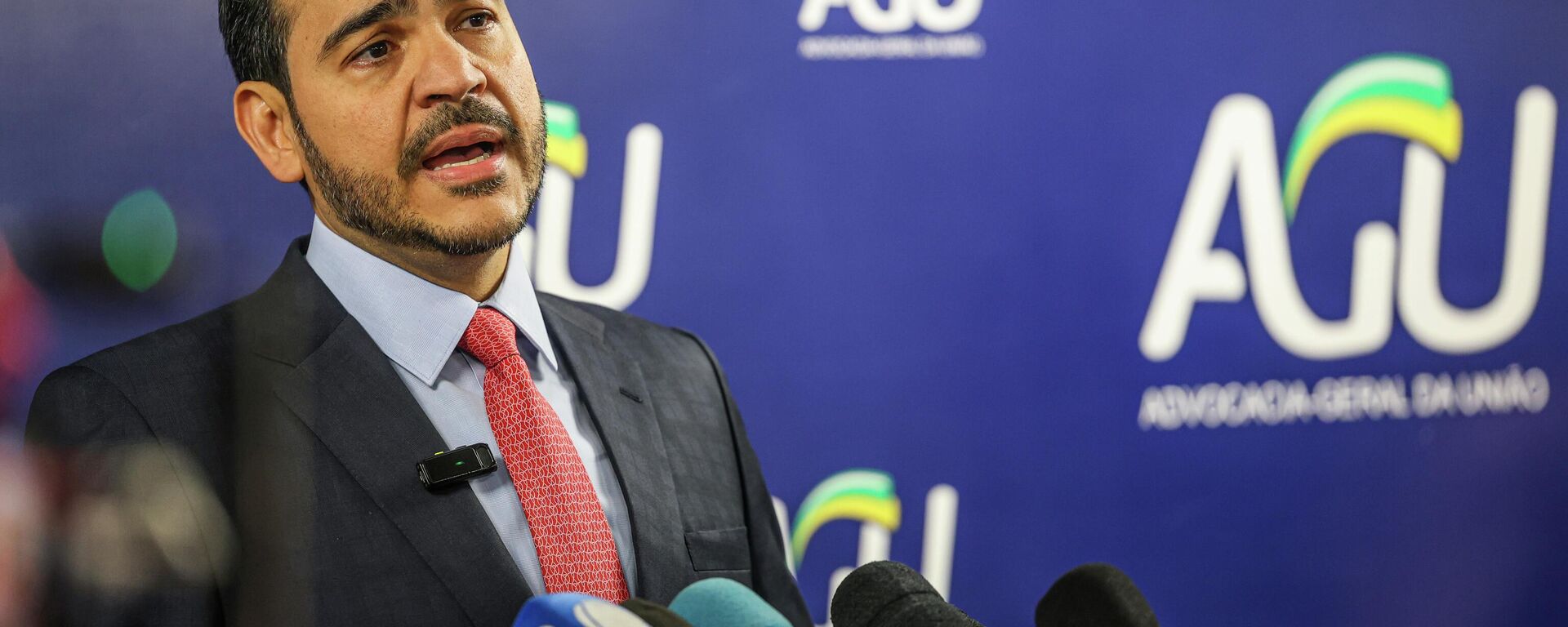 O ministro da Advocacia-Geral da União (AGU), Jorge Messias, em declaração à imprensa em Brasília, 1º de julho de 2025 - Sputnik Brasil, 1920, 02.12.2025