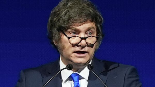 O presidente da Argentina, Javier Milei, durante discurso no Fórum de Negócios da América, em novembro de 2025 - Sputnik Brasil