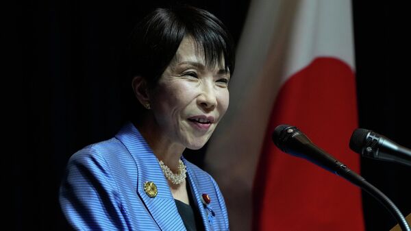 A primeira-ministra japonesa Sanae Takaichi discursa durante uma coletiva de imprensa após a Cúpula da Cooperação Econômica Ásia-Pacífico (APEC, na sigla em inglês) da Coreia do Sul em Gyeongju, 1º de novembro de 2025 - Sputnik Brasil
