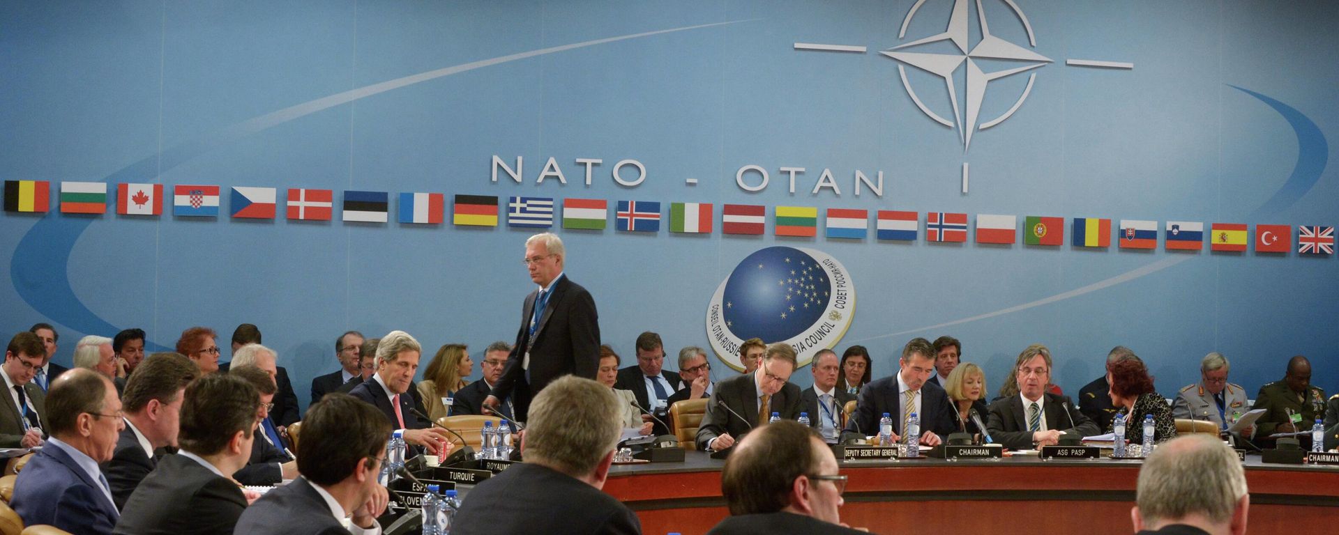 Reunião do Conselho Rússia-OTAN em 2013, em Bruxelas. Aliança atlântica formalizou em dezembro de 2025 o fim do fórum de segurança - Sputnik Brasil, 1920, 15.09.2026