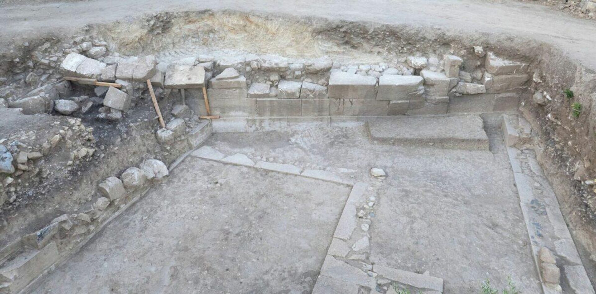 Engenharia oculta sob o mundo minóico: o Palácio de Archanes revela um sistema de defesa de deslizamento de terra 3.700 anos à frente de seu tempo. - Sputnik Brasil, 1920, 04.12.2025