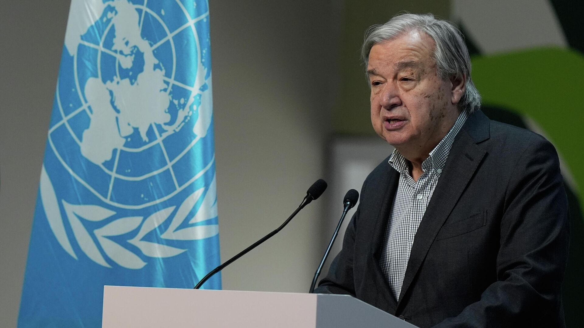 O secretário-geral da ONU, António Guterres, discursa durante uma coletiva de imprensa na COP30, a Cúpula do Clima da ONU, em Belém, Brasil, 20 de novembro de 2025 O secretário-geral da ONU, António Guterres, discursa durante uma coletiva de imprensa na COP30, a Cúpula do Clima da ONU, em Belém, Brasil, 20 de novembro de 2025 - Sputnik Brasil, 1920, 04.12.2025