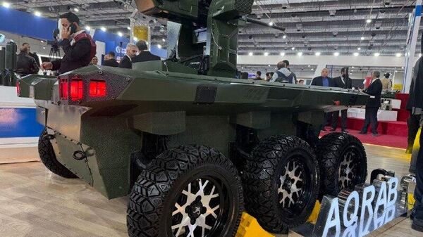 Egito apresenta pela primeira vez o drone terrestre 'Al-Aqrab' - Sputnik Brasil