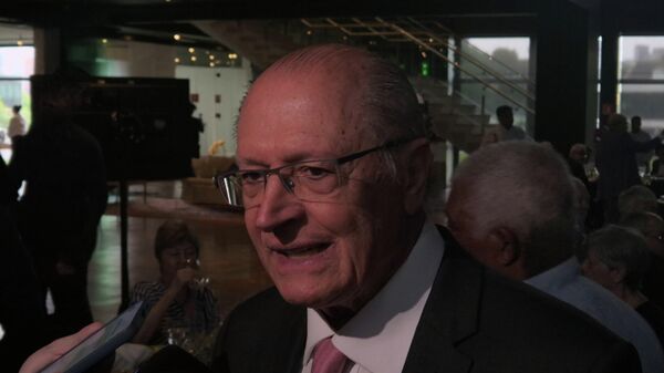 O vice-presidente do Brasil, Geraldo Alckmin, durante evento da Associação Brasileira da Indústria Eletroeletrônica (Abinee), em dezembro de 2025 - Sputnik Brasil