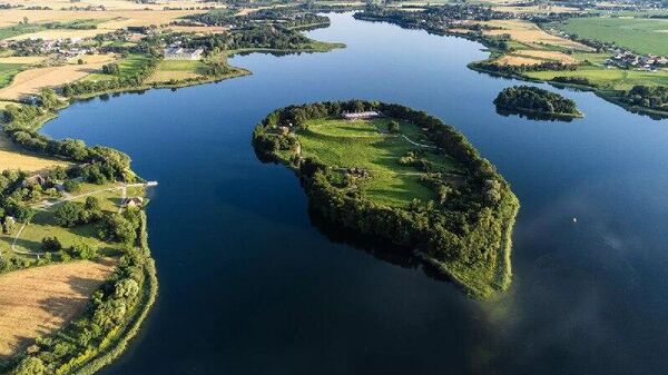 Desenterram na Dinamarca pontas de lança de ferro com decorações de ouro de 2 - Sputnik Brasil