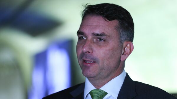 O senador Flávio Bolsonaro durante entrevista, em setembro de 2025 - Sputnik Brasil