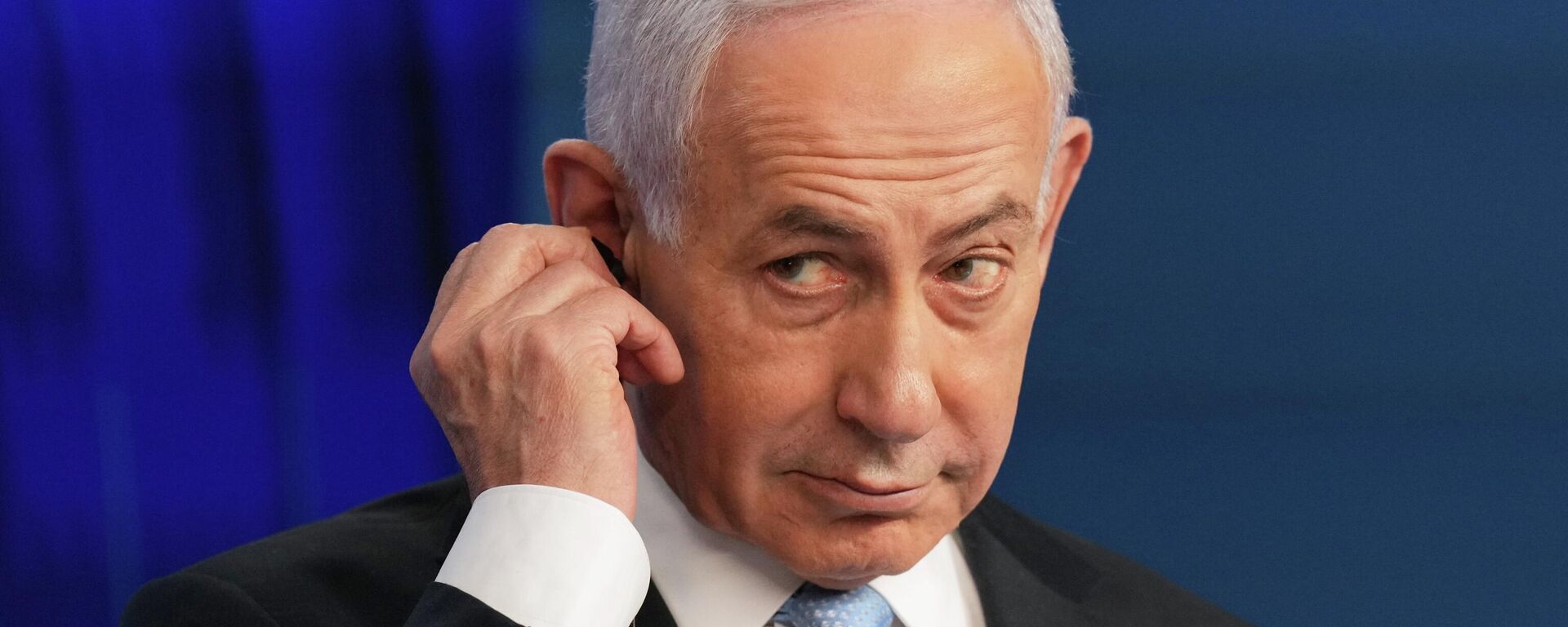 O primeiro-ministro de Israel, Benjamin Netanyahu, durante coletiva de imprensa em Jerusalém, em dezembro de 2025 - Sputnik Brasil, 1920, 01.03.2026