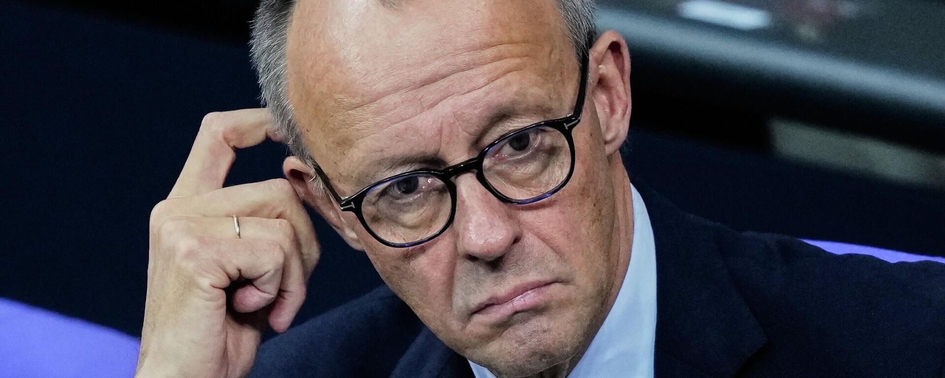 O chanceler alemão Friederich Merz durante sessão do Parlamento nacional, em dezembro de 2025 - Sputnik Brasil, 1920, 19.02.2026