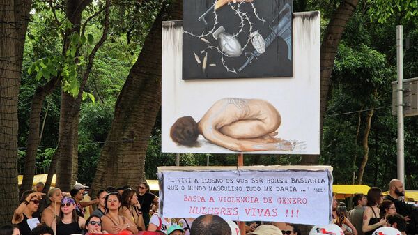 Marcha 'Mulheres Vivas' na Avenida Paulista, em SP, 7 de dezembro de 2025 - Sputnik Brasil
