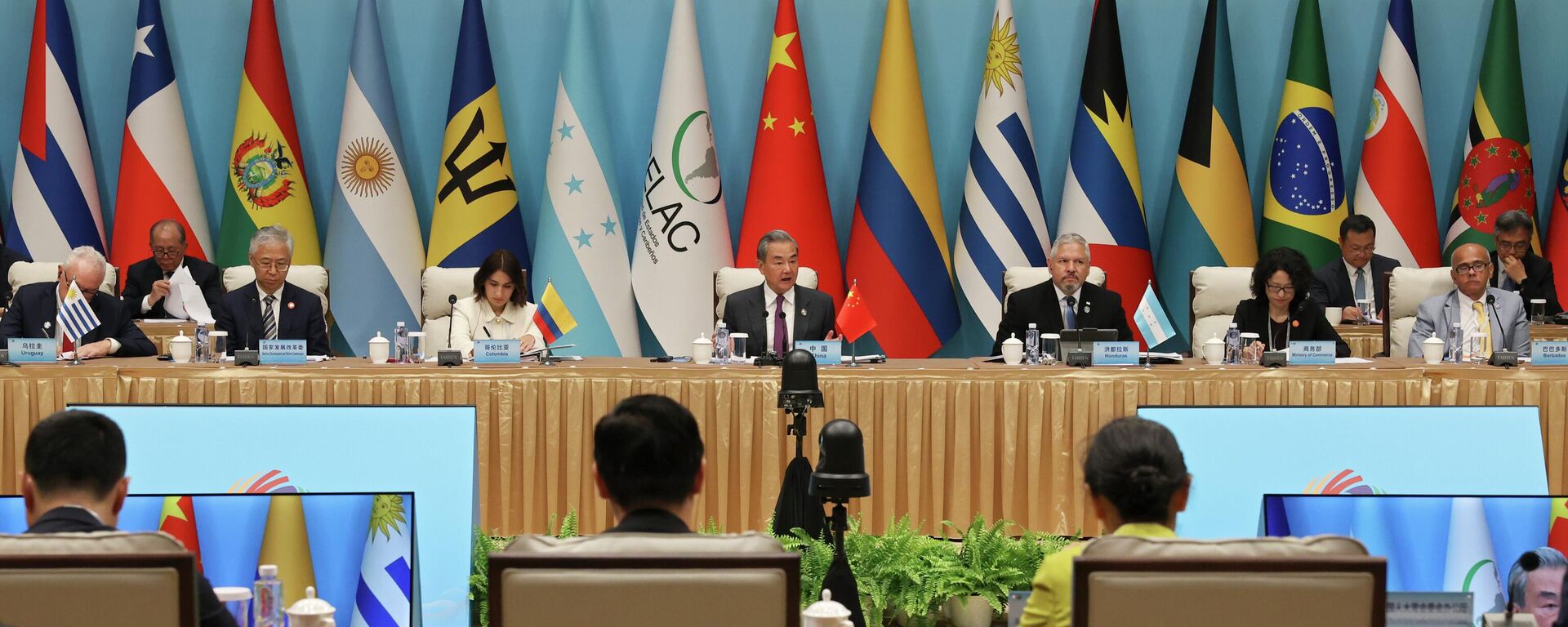 Em maio de 2025, a Comunidade de Estados Latino-Americanos e Caribenhos (CELAC) realizou um fórum com a China para discutir a relação da região com o país asiático - Sputnik Brasil, 1920, 08.12.2025