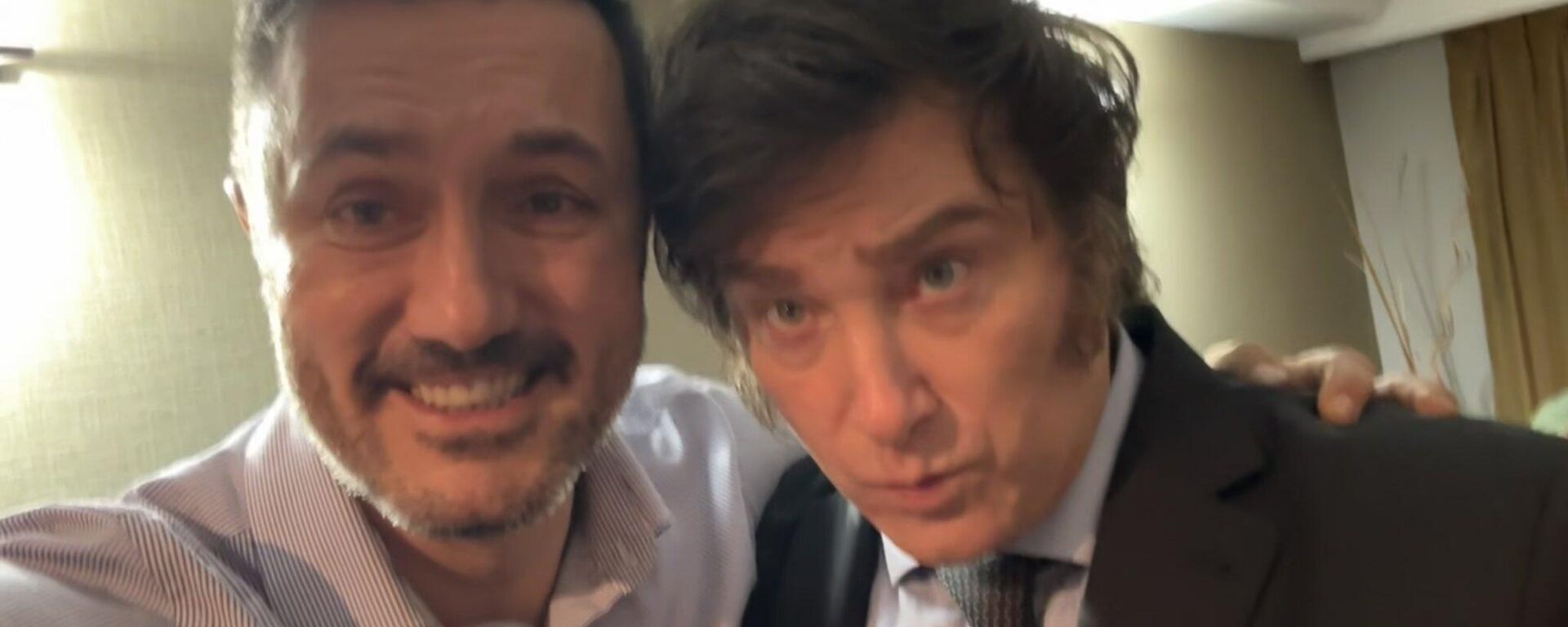 Então ministro de Defensa de Argentina, Luis Petri, ao lado do presidente argentino, Javier Milei - Sputnik Brasil, 1920, 08.12.2025