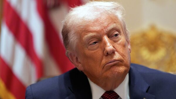 Chegou o momento de a Ucrânia realizar eleições presidenciais, diz Trump - Sputnik Brasil