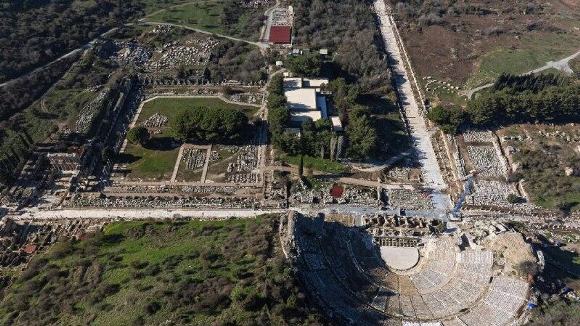 Achado de incensário egípcio expõe redes globais na metrópole romana de Éfeso Achado de incensário egípcio expõe redes globais na metrópole romana de Éfeso - Sputnik Brasil, 1920, 10.12.2025