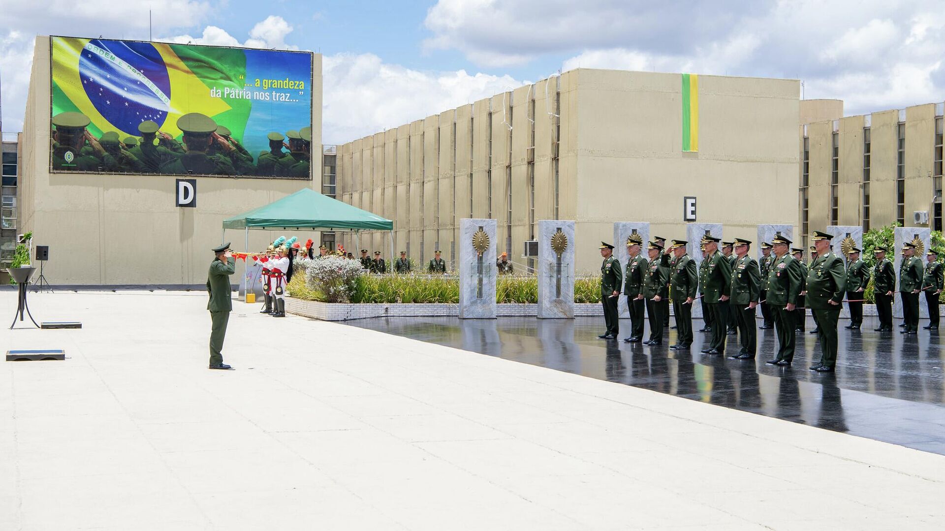 Formatura alusiva ao Dia da Bandeira, em Brasília (DF). Brasil, 19 de novembro de 2025 Formatura alusiva ao Dia da Bandeira, em Brasília (DF). Brasil, 19 de novembro de 2025 - Sputnik Brasil, 1920, 10.12.2025