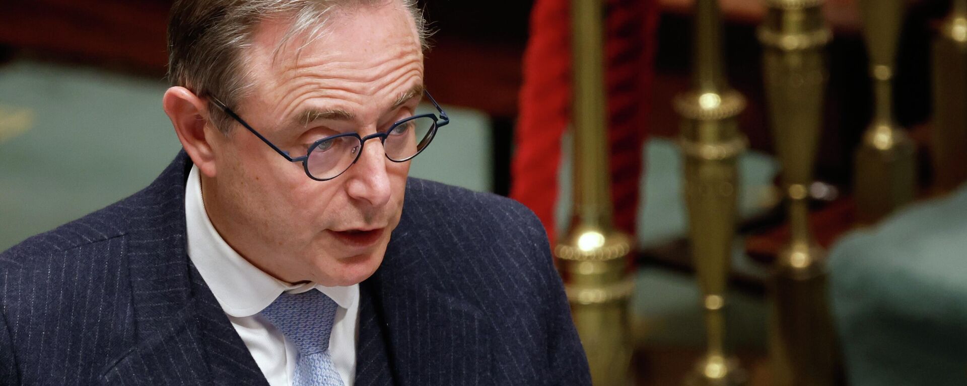 O primeiro-ministro belga, Bart De Wever, discursa no Parlamento belga após uma reunião do Conselho de Segurança Nacional em Bruxelas. - Sputnik Brasil, 1920, 10.12.2025