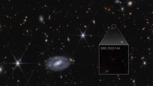 O Telescópio Espacial James Webb da NASA identificou a fonte de um clarão de luz extremamente brilhante conhecido como explosão de raios gama: uma supernova que explodiu quando o universo tinha apenas 730 milhões de anos - Sputnik Brasil