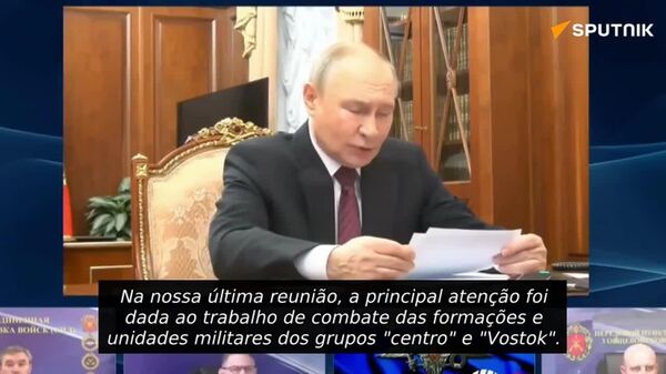 Kremlin divulga imagens da reunião do presidente russo Vladimir Putin com militares - Sputnik Brasil