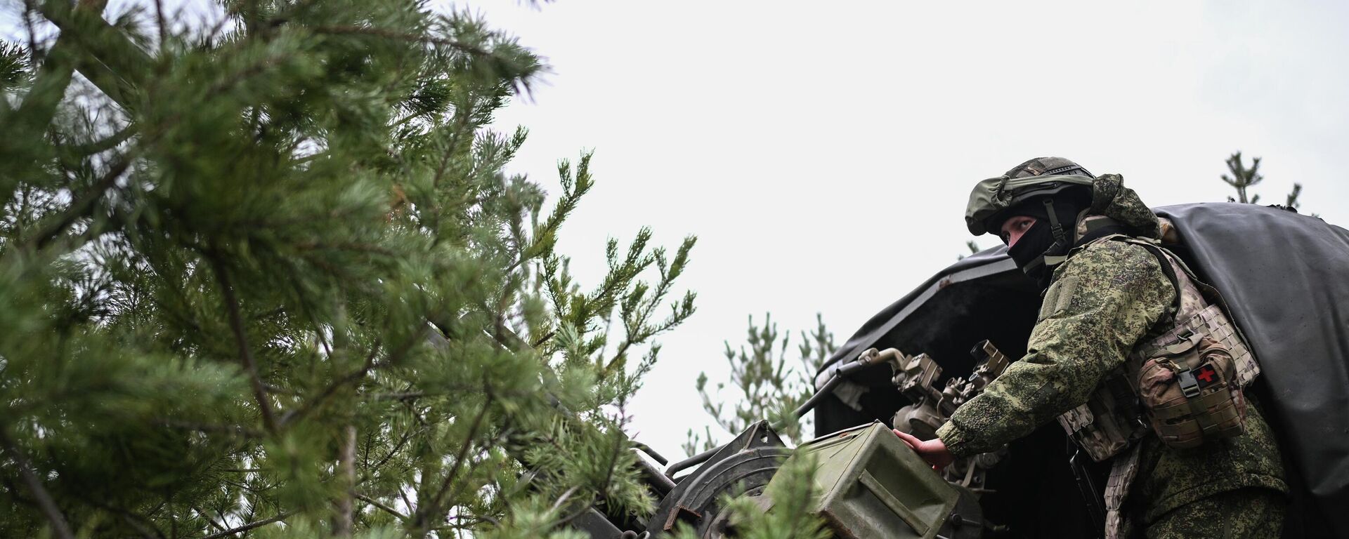 9065629 05.12.2025 Пункт воздушного наблюдения отряда Барс-16 группировки войск Юг на Северском направлении специальной военной операции. Сергей Бобылев / РИА Новости - Sputnik Brasil, 1920, 11.12.2025