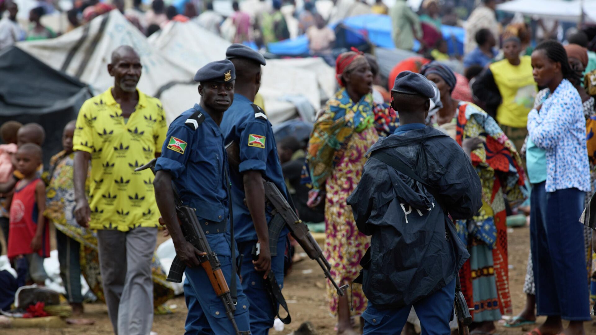 Soldados e refugiados congoleses - Sputnik Brasil, 1920, 12.12.2025