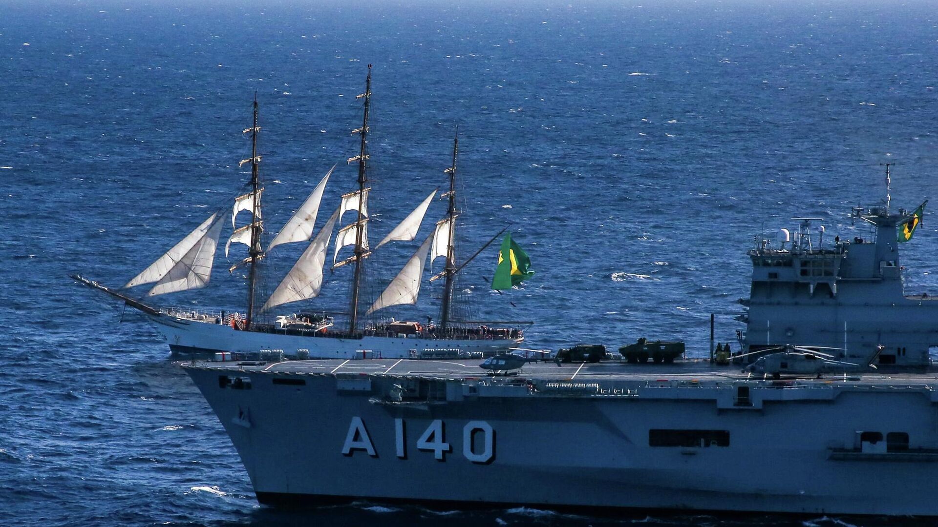 Navio-Aeródromo Multipropósito Atlântico (A140) e Navio-Veleiro Cisne Branco - Sputnik Brasil, 1920, 12.12.2025