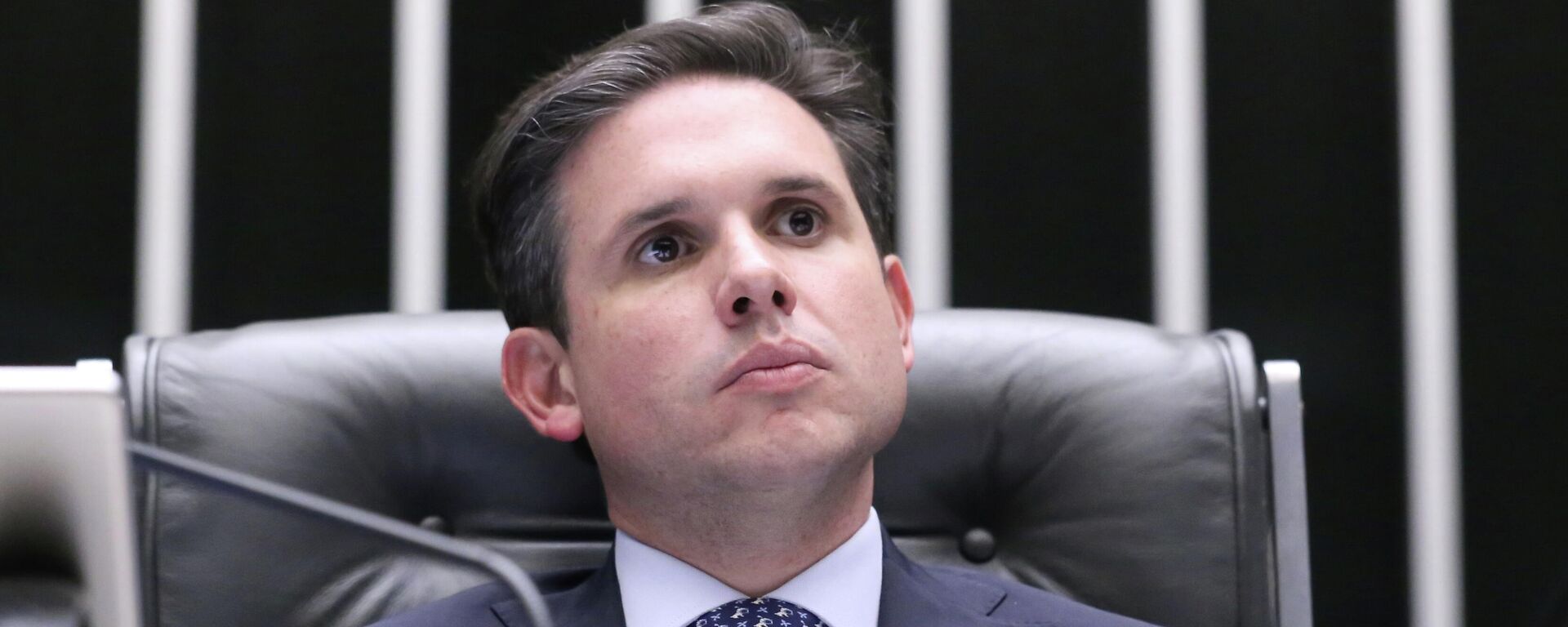 O presidente da Câmara dos Deputados, Hugo Motta (Republicanos-PB), durante sessão plenária, em dezembro de 2025 O presidente da Câmara dos Deputados, Hugo Motta (Republicanos-PB), durante sessão plenária, em dezembro de 2025 - Sputnik Brasil, 1920, 15.12.2025