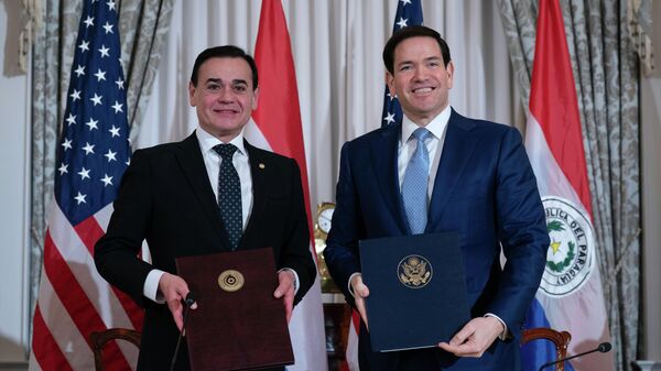 O secretário de Estado dos Estados Unidos, Marco Rubio (à dir.), ao lado do ministro de Relações Exteriores do Paraguai, Rubén Ramírez Lezcano, durante cerimônia para assinatura de acordo, em dezembro de 2025 - Sputnik Brasil