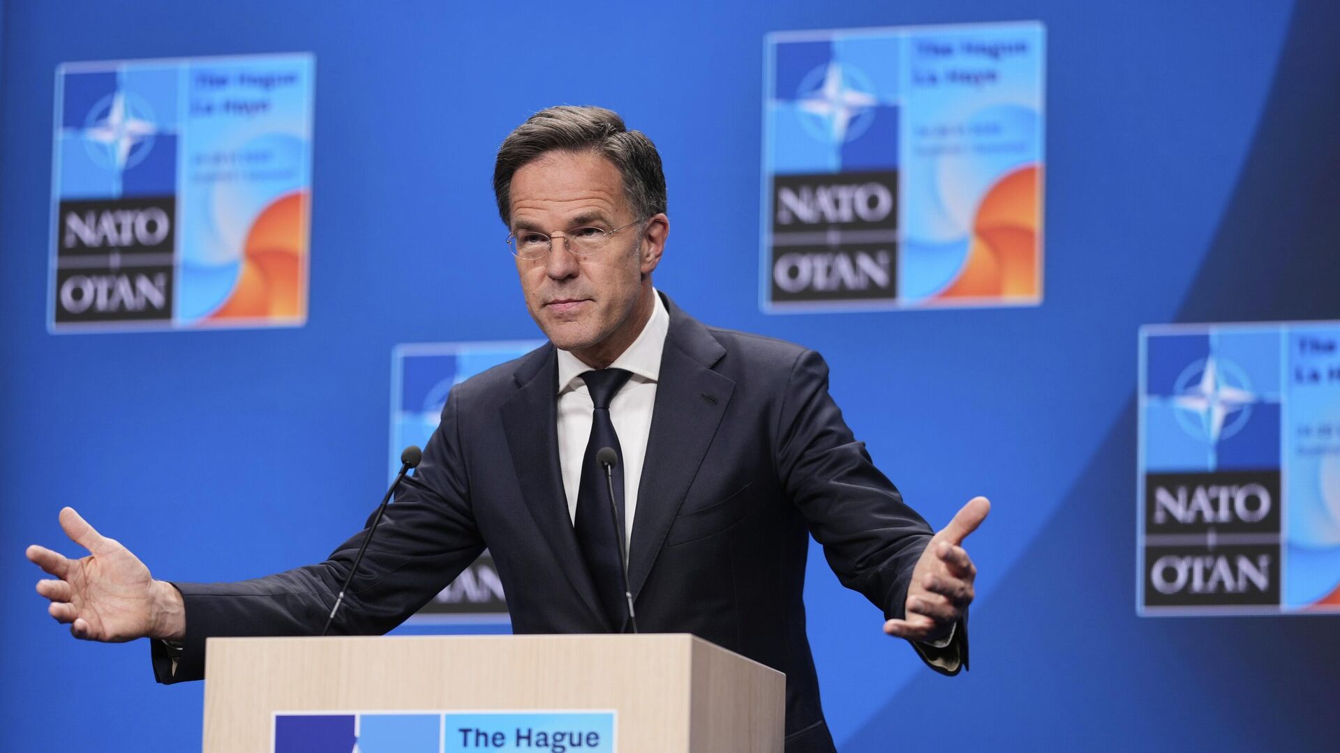 O secretário-geral da Organização do Tratado do Atlântico Norte (OTAN), Mark Rutte, discursa durante uma conferência de imprensa na cúpula da aliança em Haia, Países Baixos, 25 de junho de 2025 O secretário-geral da Organização do Tratado do Atlântico Norte (OTAN), Mark Rutte, discursa durante uma conferência de imprensa na cúpula da aliança em Haia, Países Baixos, 25 de junho de 2025 - Sputnik Brasil, 1920, 16.12.2025