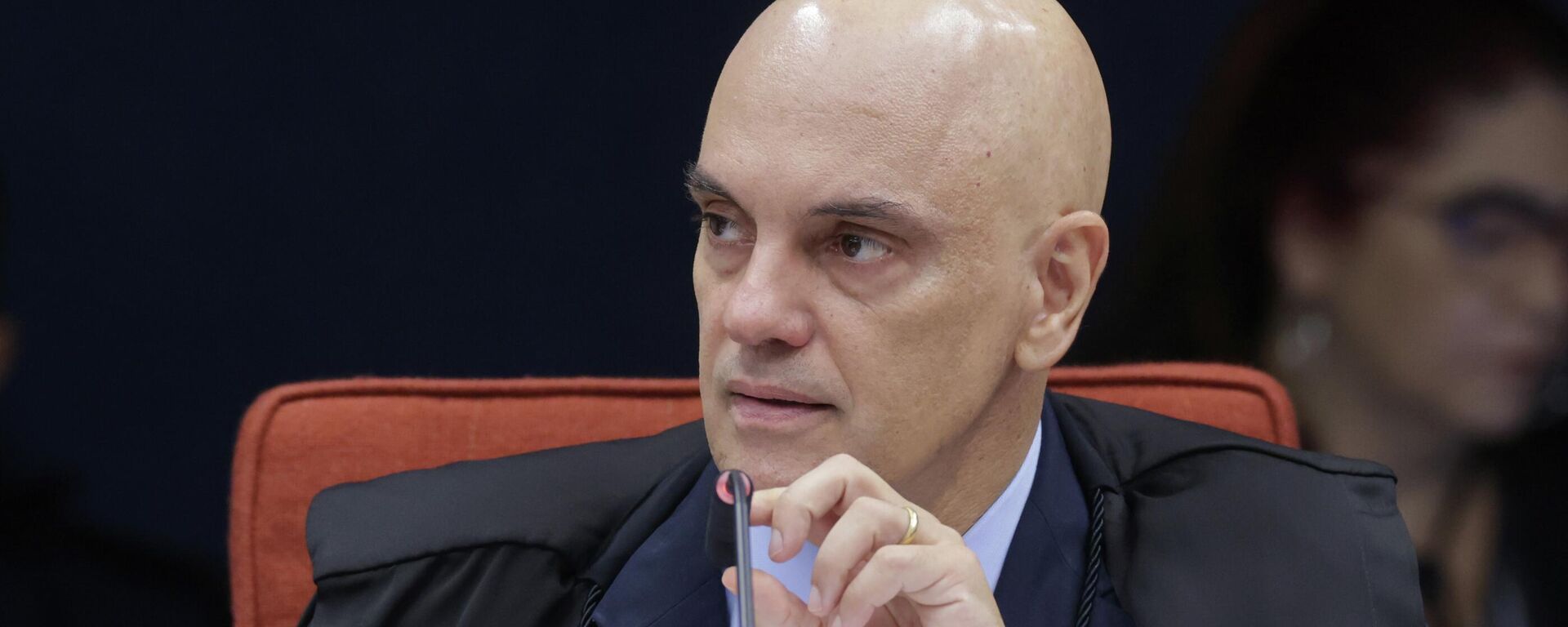 O ministro Alexandre de Moraes durante julgamento do núcleo 2 da ação penal que investiga atos antidemocráticos, em dezembro de 2025 - Sputnik Brasil, 1920, 01.01.2026